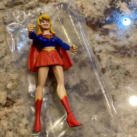 NWOT Justice League Unlimited Super girl 4.5 inches tall. - Picture 2 of 4